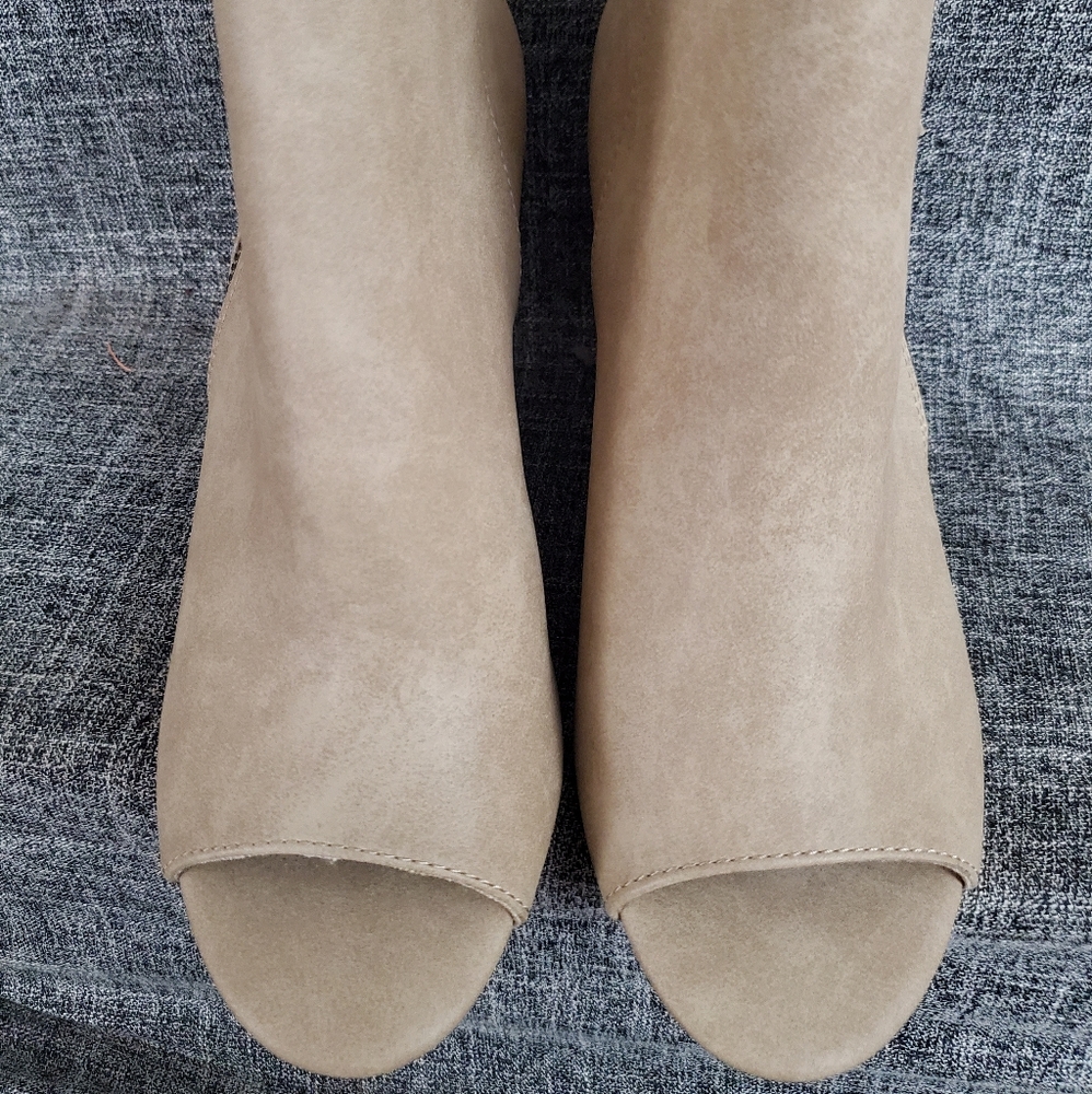 Tan wedge boots